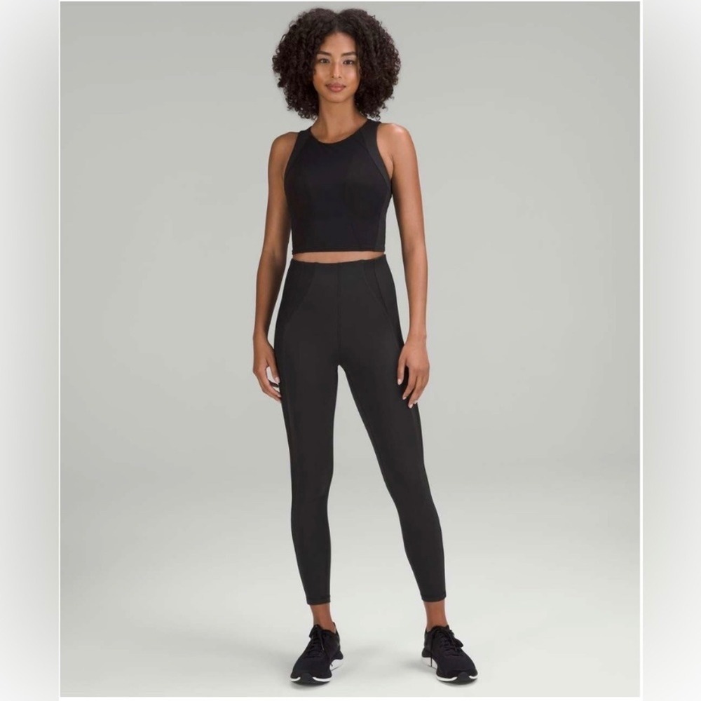 Lululemon Everlux and Mesh Super-High-Rise Training Tight 25"
Black size 4‎
